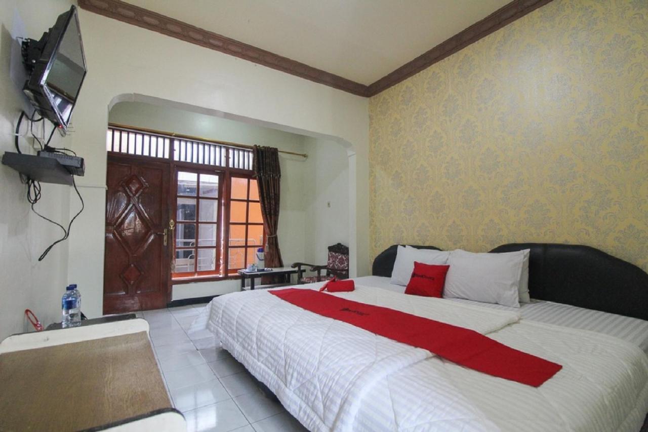 Reddoorz Near Sarangan Lake Magetan Exterior photo