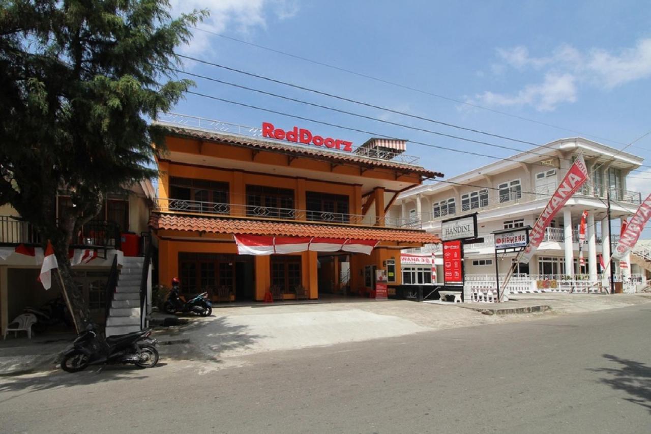 Reddoorz Near Sarangan Lake Magetan Exterior photo