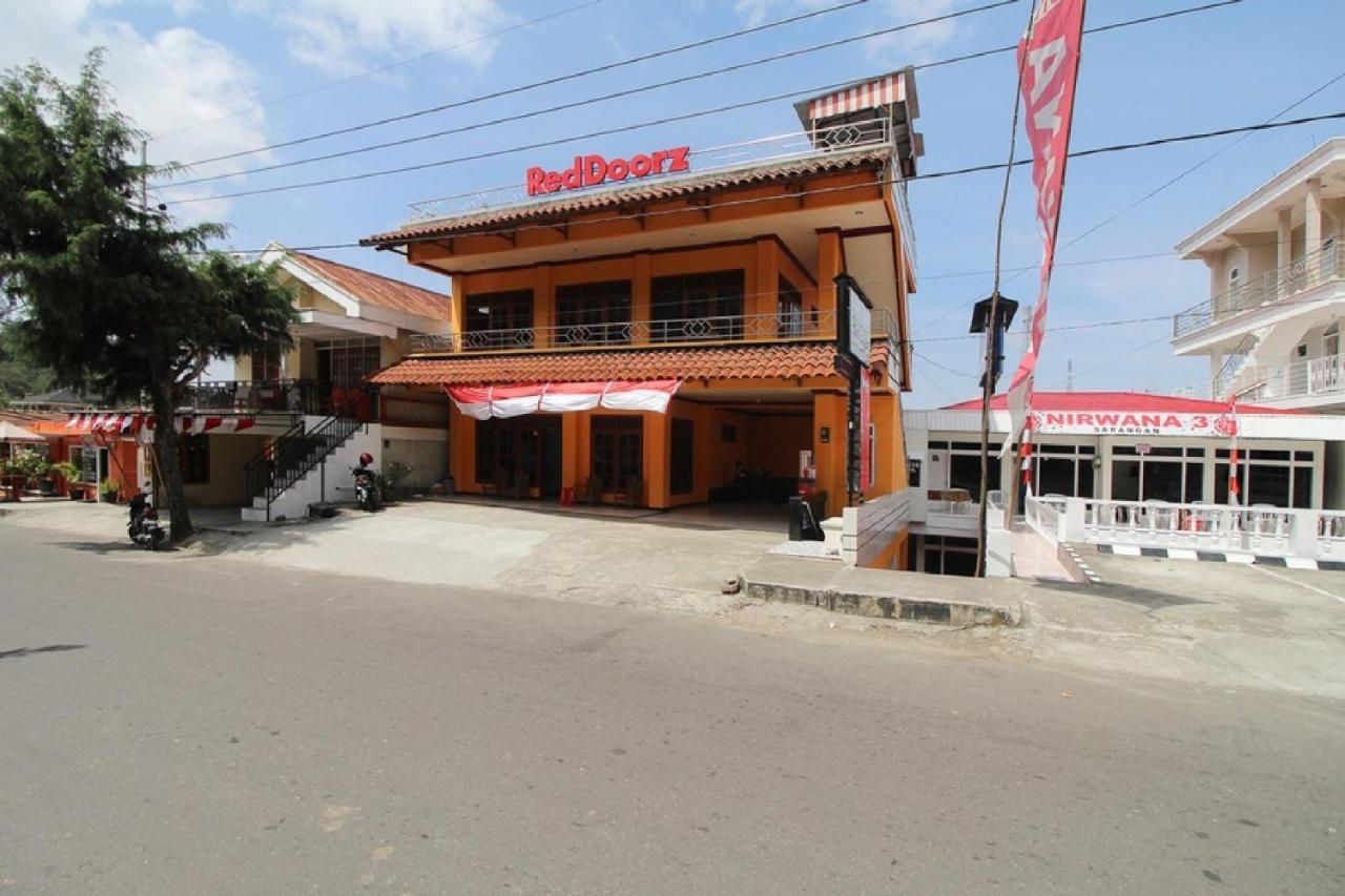 Reddoorz Near Sarangan Lake Magetan Exterior photo